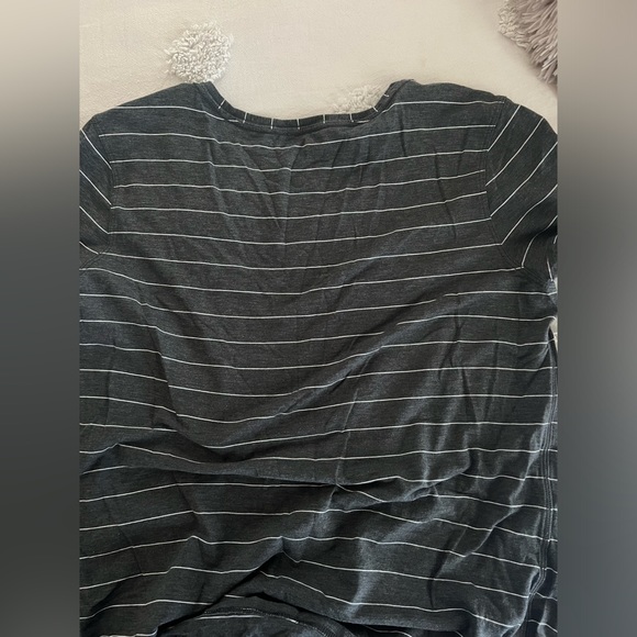 Lululemon workout top - Picture 2 of 3